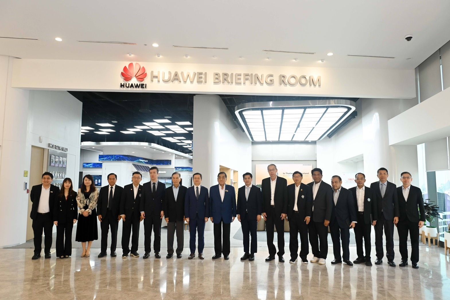 หอการค้าไทยหารือ Huawei เดินหน้าความร่วมมือ Smart Farming ผสานเทคโนโลยี AI และดิจิทัล ยกระดับประสิทธิภาพการผลิตและขีดความสามารถการแข่งขันของเกษตรไทย